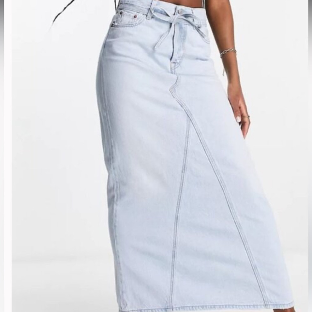 NEW Levi Strauss & Co. Blue High Waisted Denim Modern Maxi Skirt. Size 28.  NWOT